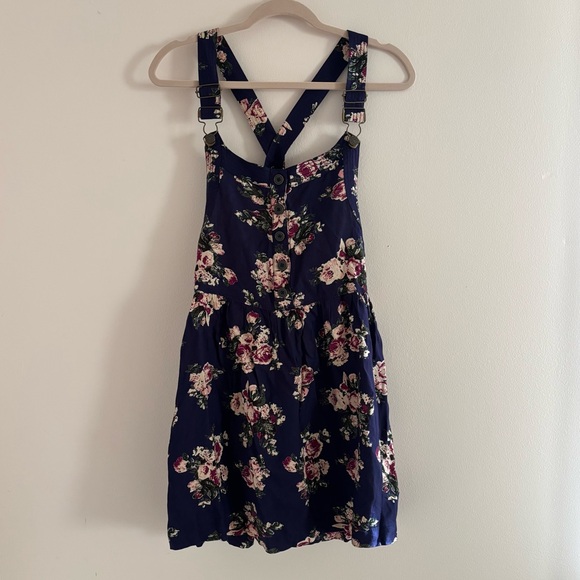 Urban Outfitters Kimchi Blue Navy Floral Overall Dress Size Large - Picture 4 of 4